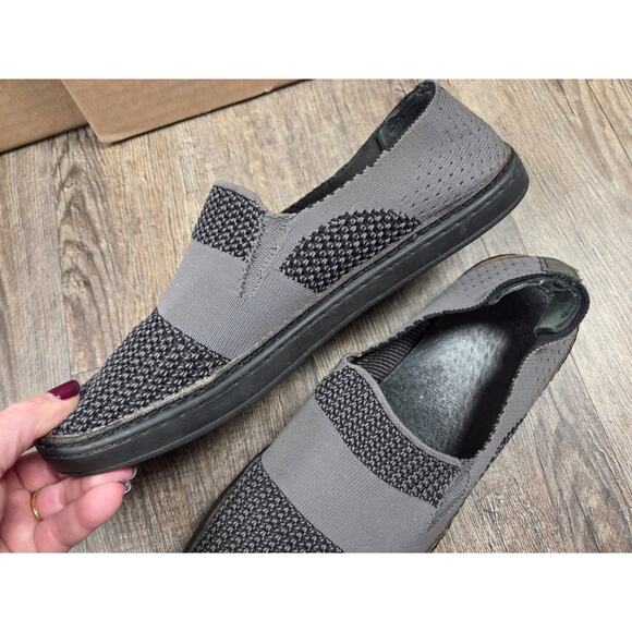 UGG Women's Sammy Slip-On Light Knit Sneakers Gray/Black Size 10 Shoes - Picture 5 of 9